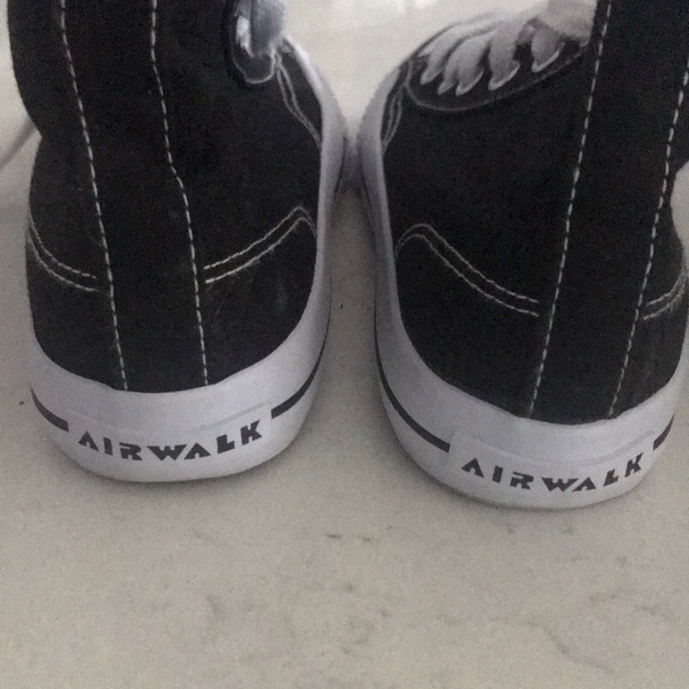 💢💢SOLD💢💢Girls Hi-tops - Picture 3 of 3